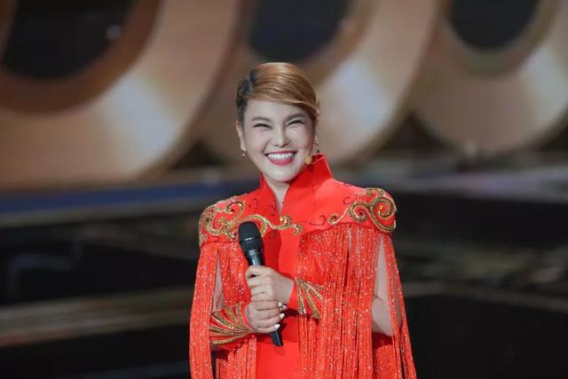 草原的女儿乌兰图雅唱套马杆爆红感情却不如事业顺利