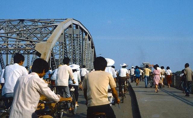 老照片:这是80年代的广东广州,带你重温老广州的旧时光_腾讯新闻