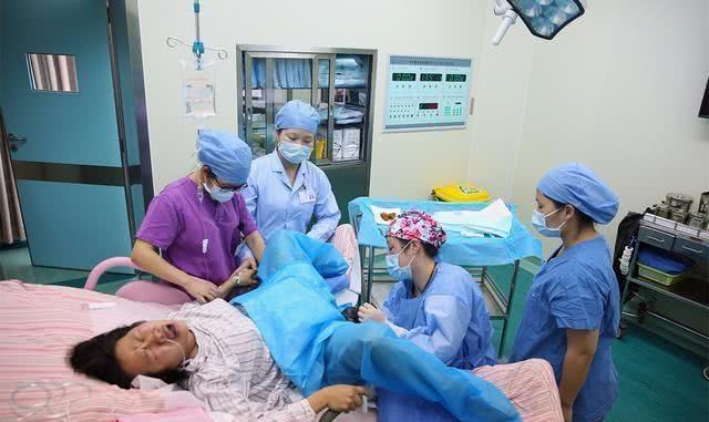 女大学生在宿舍分娩,顺产9斤男宝宝,舍友:这已经是二胎了!