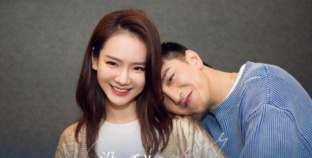 金瀚和张芷溪当街穿情侣装工作室却闭口不言两人被疑假戏真做