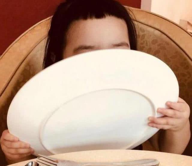 治愈无数人厌食症的"吃播鼻祖"小蛮,变成胖子了吗?网友:吃货