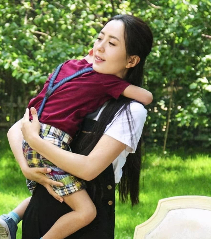 杨童舒|央视主持人拍戏途中意外怀孕，如今儿子10岁，生父至今是谜