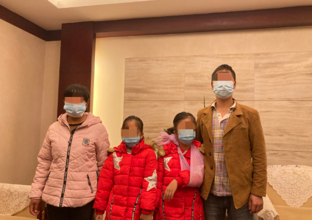 两位特别的客人——十年前医院成功救治过的云南籍连体女婴华华和西西