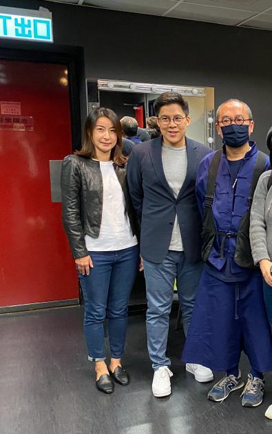 霍启刚|又撒狗粮！霍启刚郭晶晶看剧遇明星大佬，夫妻站角落拘谨像小学生