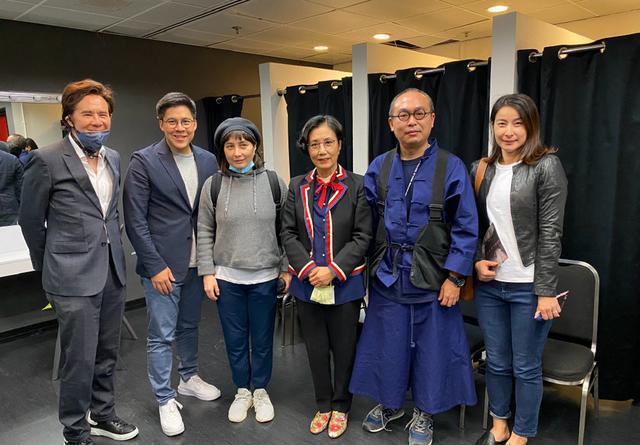 霍启刚|又撒狗粮！霍启刚郭晶晶看剧遇明星大佬，夫妻站角落拘谨像小学生