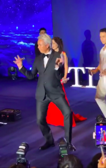 张庭|明道自创品牌赚女人钱！张庭夫妇为好友站台，林瑞阳现场扭腰摆臀