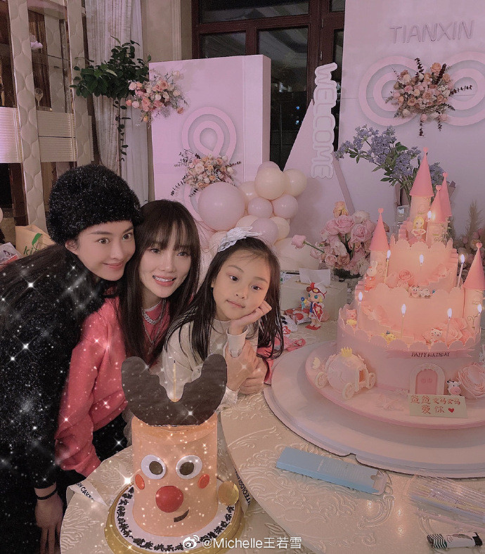 李小璐|李小璐闺蜜缺席甜馨生日趴，和小16岁男友约会，小鲜肉被夸像张翰