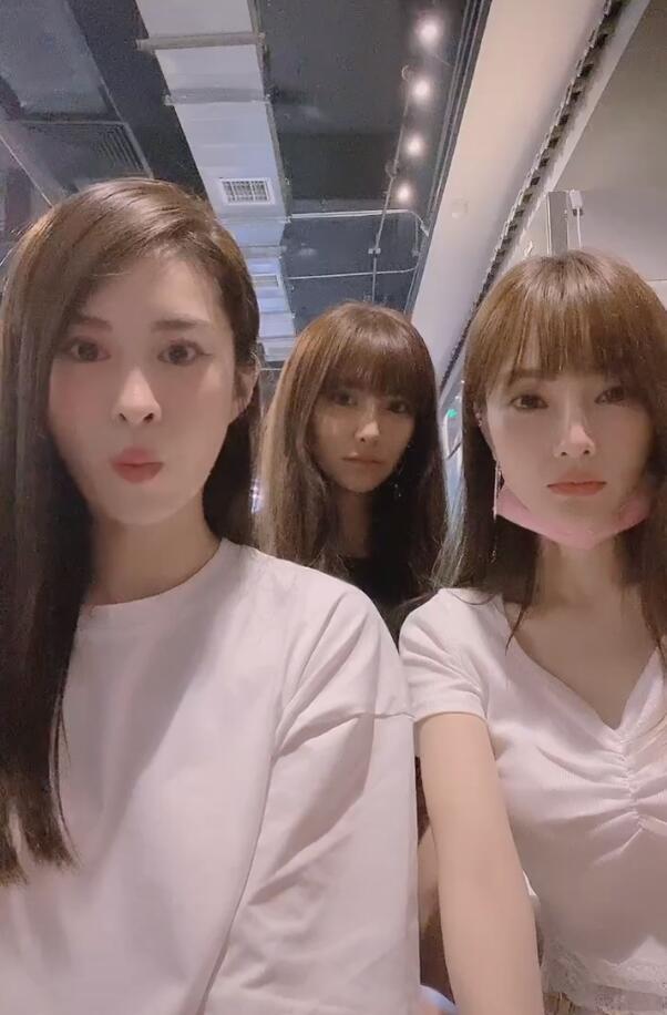 李小璐|李小璐闺蜜缺席甜馨生日趴，和小16岁男友约会，小鲜肉被夸像张翰