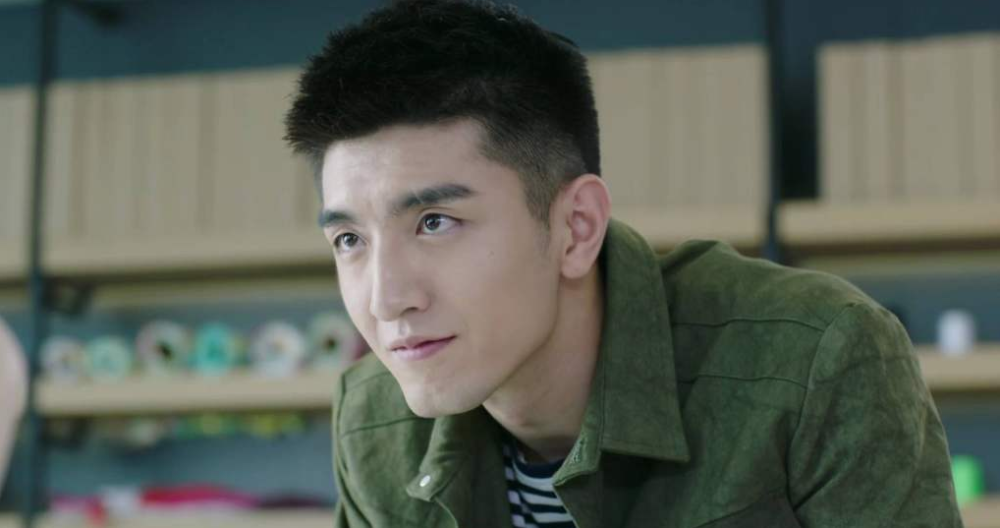 赵丽颖|他是赵丽颖签的第一个演员！为提升人气，自导自演恋情曝光戏码？