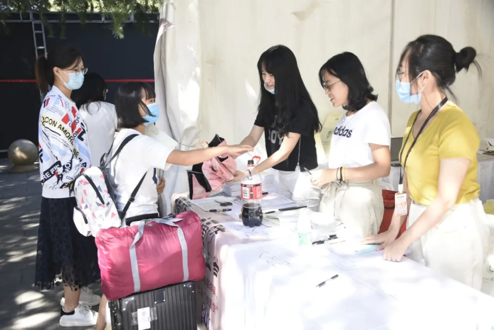 录取分数线|被称为外交官摇篮，北京外国语大学2020年本科录取分数线发布