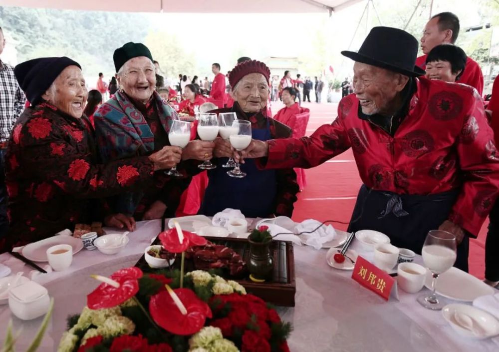 老人|袅袅夕阳情｜“久久”重阳“画”老人