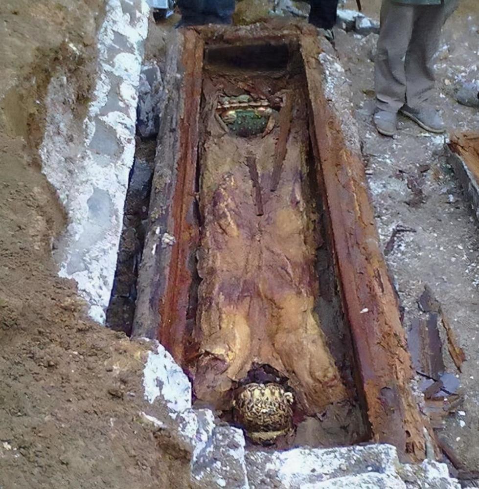 北京挖掘李莲英墓,报废3把铁锤才打开,开棺后一幕令专家胆寒