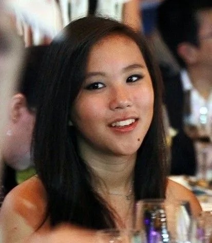 窦靖童|公开认爱？窦靖童绯闻男友晒同框照，甜蜜配文：隐藏你的妻子