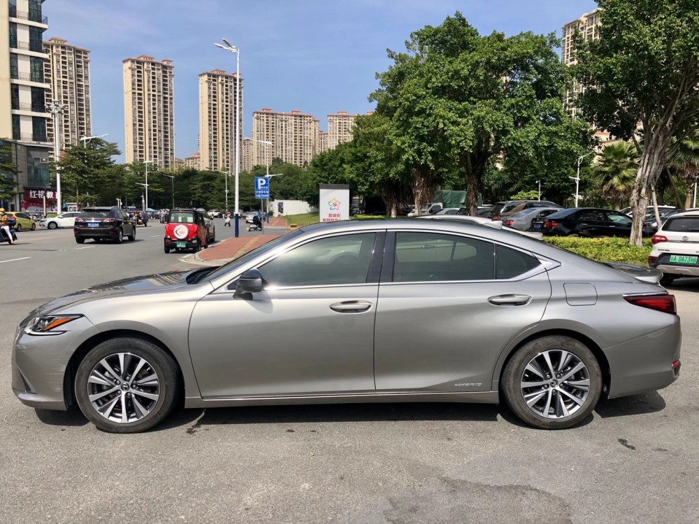 2018年10月雷克萨斯es300h,卓越版2.5l油电混合24.5万_腾讯新闻