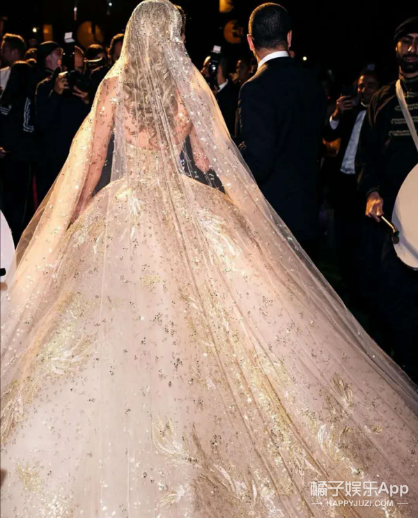 elie saab|闹笑话的不止她一个？