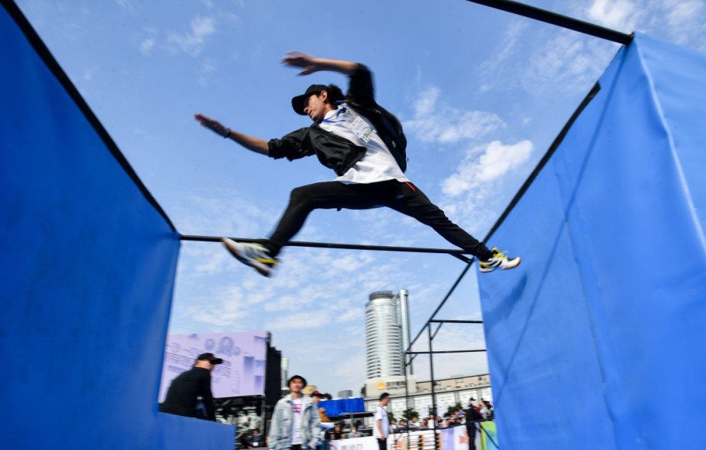 劲爆!"一带一路"国际跑酷大师赛宁波开幕