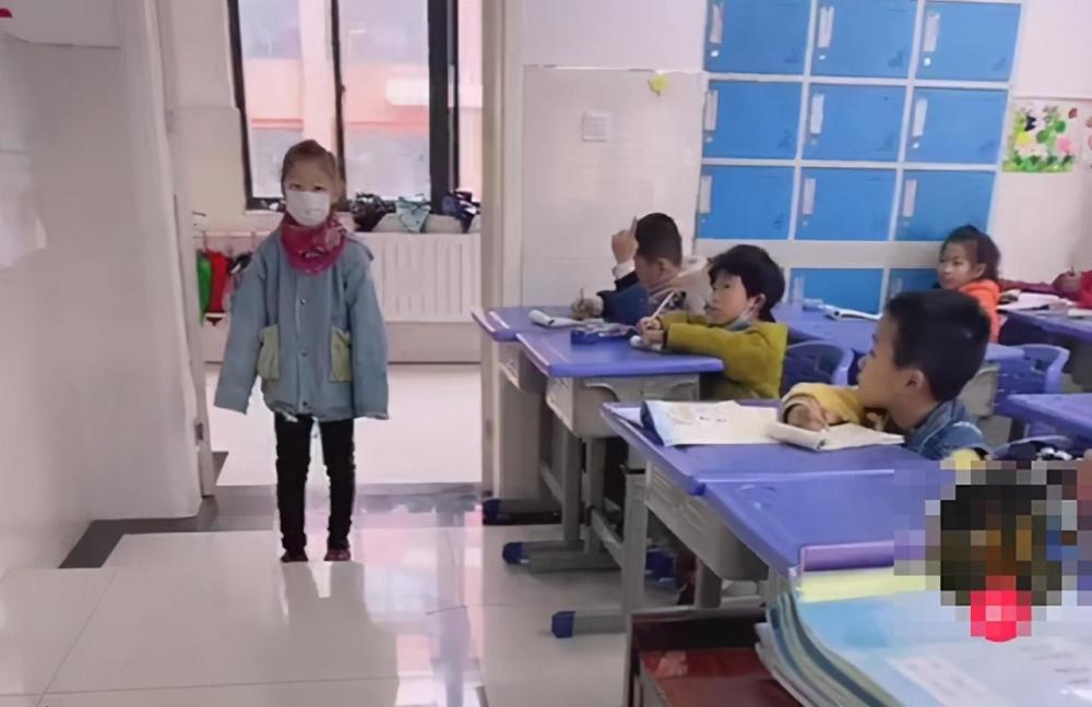 孩子每天中午上学都迟到,老师问了原因后,不忍责怪