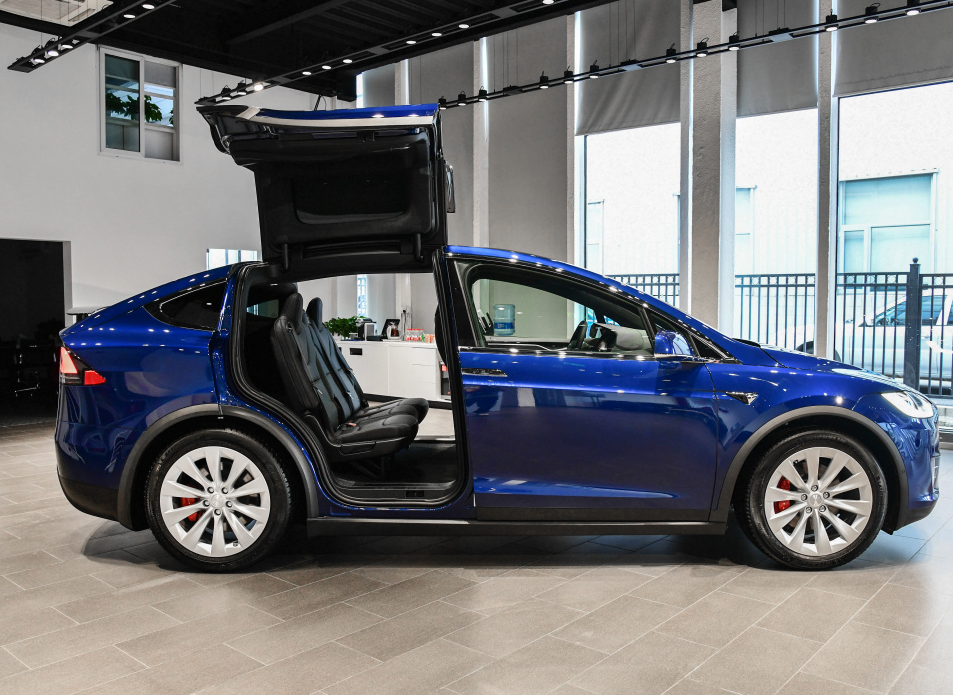 长超5米配飞翼车门,爆785马力,零百加速2.8秒