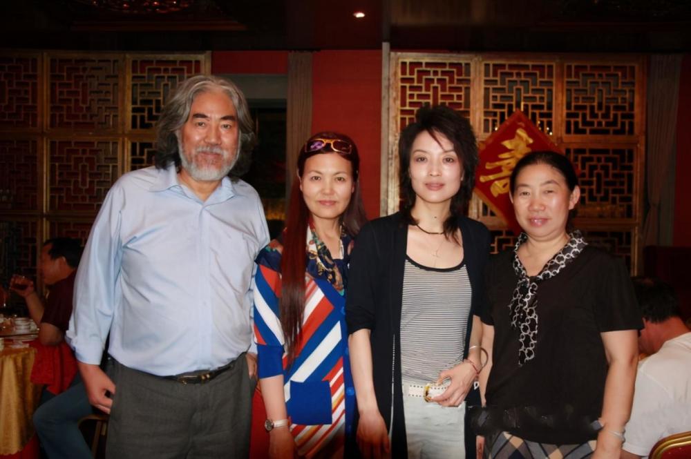 张纪中|69岁张纪中真惨，娇妻晒幸福合照没祝福，评论区还一片污言秽语