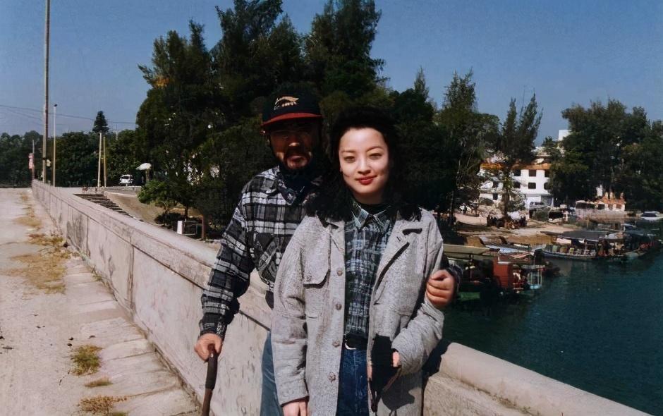 张纪中|69岁张纪中真惨，娇妻晒幸福合照没祝福，评论区还一片污言秽语