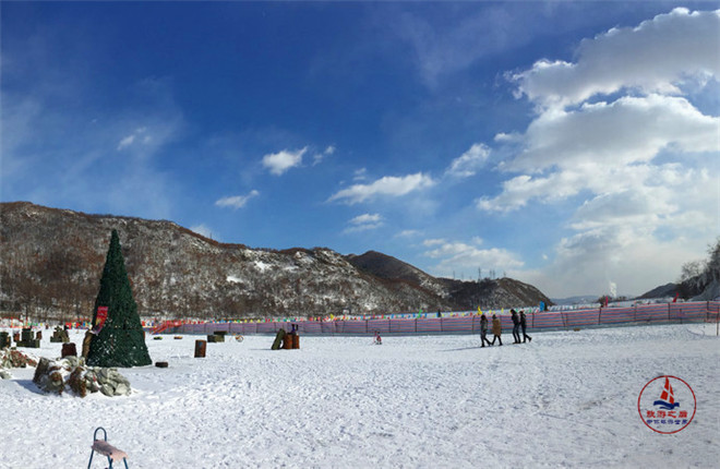 东风湖滑雪场图片