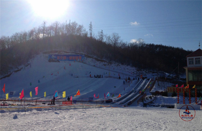 本溪东风湖:不仅能享受冰雪乐趣,还能体验浓浓的满族风情