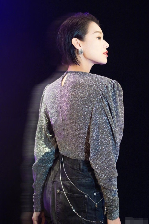 胡杏儿|胡杏儿大儿子第一次打高尔夫，李乘德手把手耐心教学，亦霆仔侧颜超帅