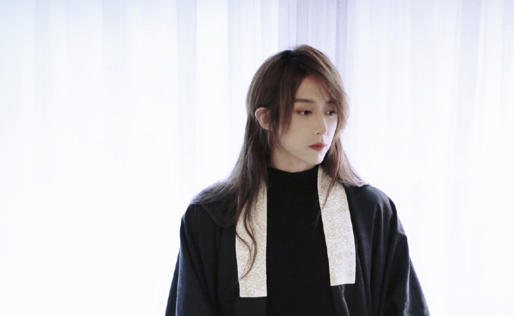 谁说男生只能留短发敢留长发的都是高颜值看看刘畅就知道了