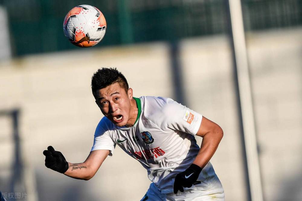 被高估了!黄海锋霸曾因连续进球被呼吁进国足,如今却不堪重用