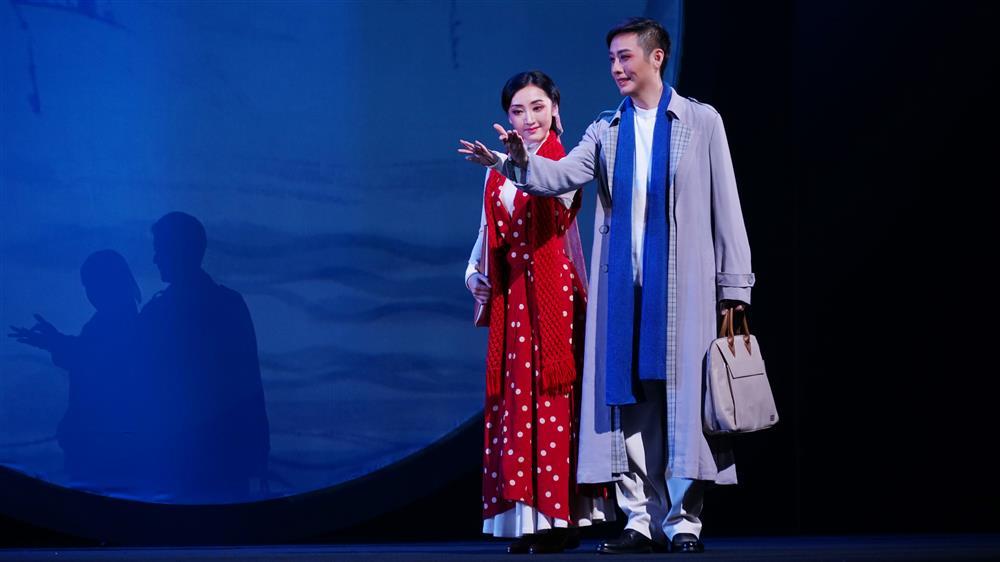 眷江城|当医生奋战在抗疫第一线，母亲瞒着他做出惊人举动……这出戏没有先例