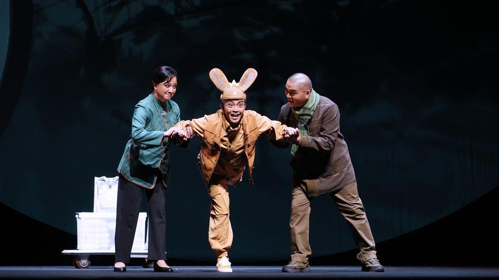 眷江城|当医生奋战在抗疫第一线，母亲瞒着他做出惊人举动……这出戏没有先例