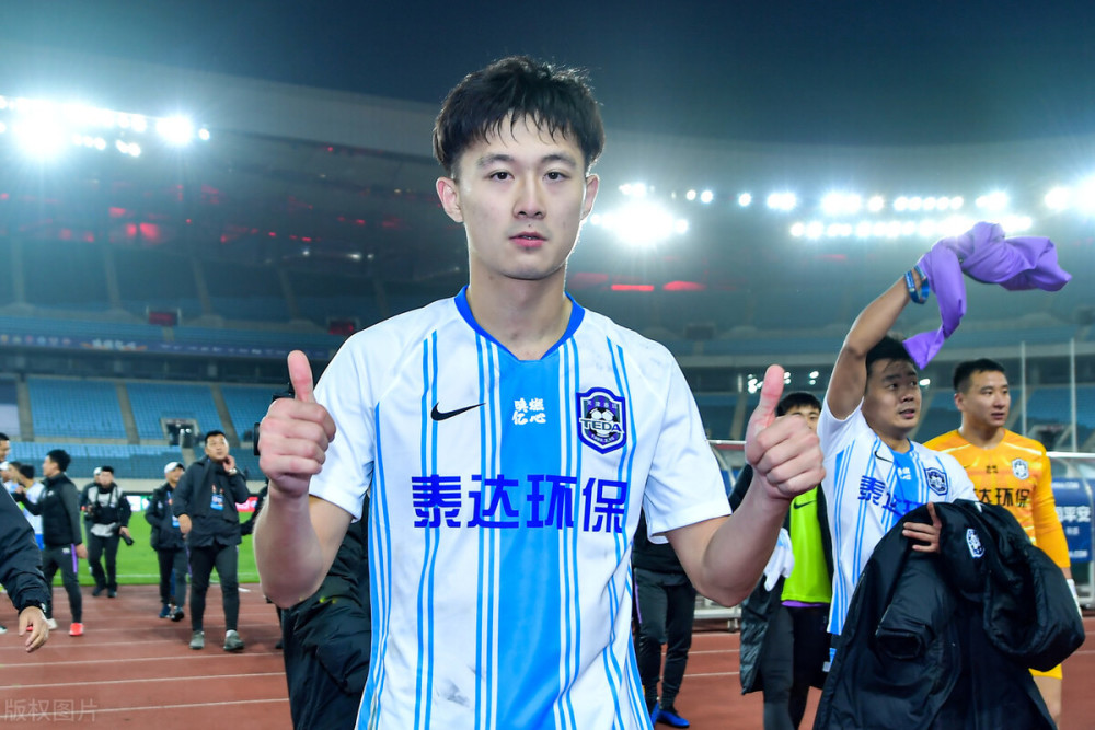 而在后防线上,河南建业的王上源,大连人的王耀鹏本轮都有出色发挥