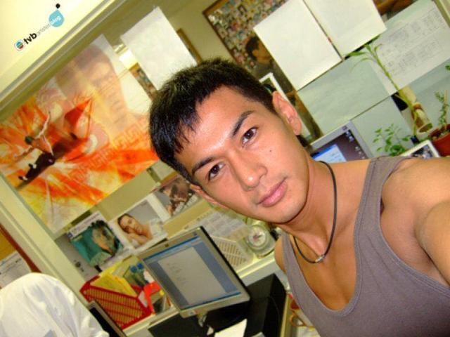 吴家乐|48岁香港男演员主动辞职：时代抛弃你的时候，连一声再见都不说