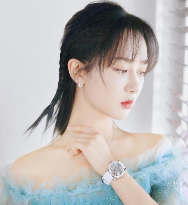 杨紫|又胖了？杨紫线下活动造型曝光，侧面照片太显壮硕！