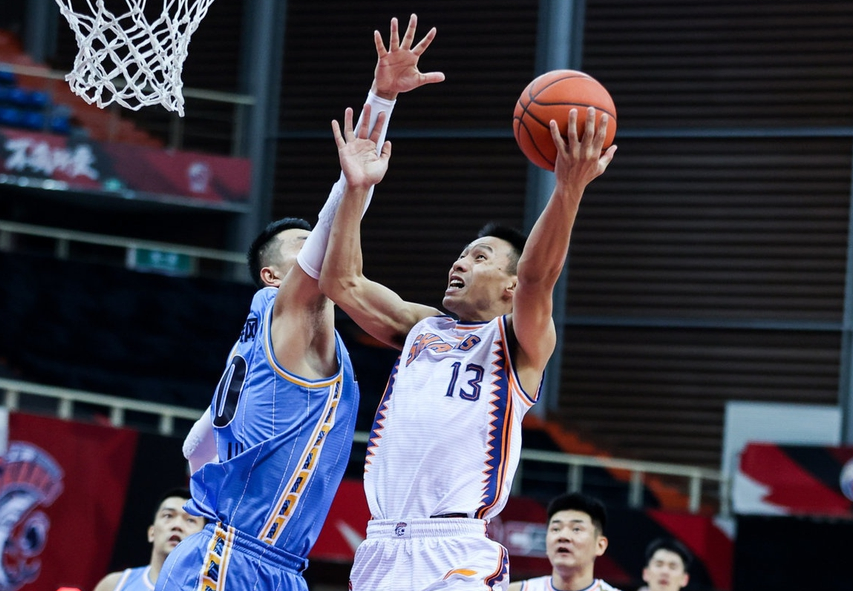 方硕|弗神天使和魔鬼附身，方硕关键6分真霸气，这是被广东锻炼出来的