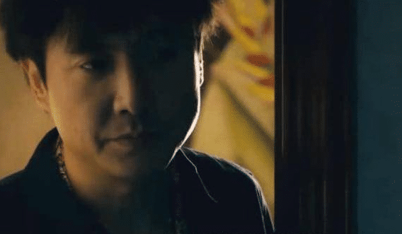 夏洛|《夏洛特烦恼》袁华秋雅睡一起，夏洛为何没有生气？还默默把门关上