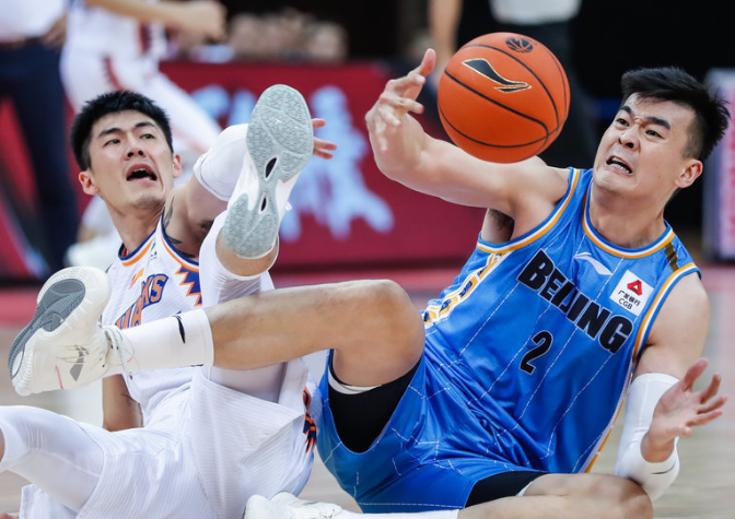 李慕豪|双塔变双坑！李慕豪3战17犯＋范子铭0分 重用混血内线太无奈