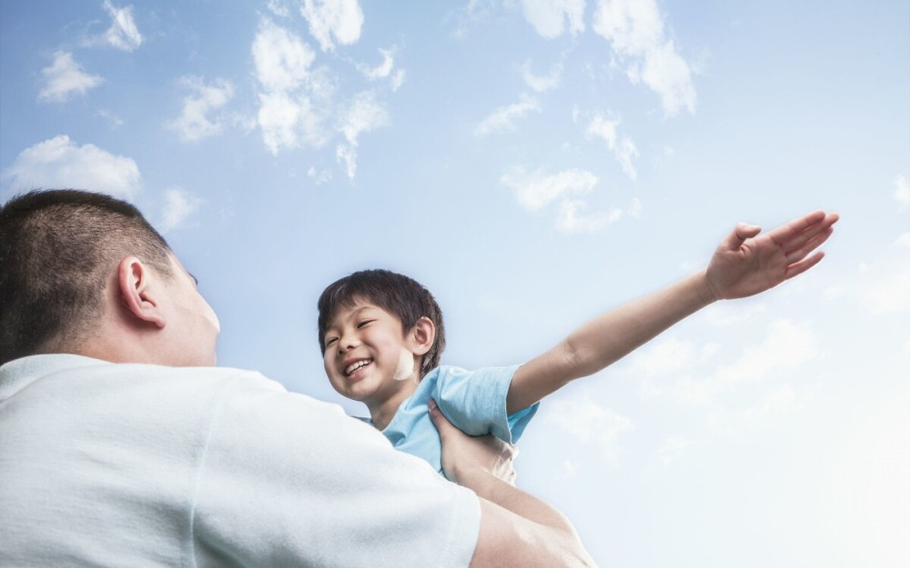 孩子10歲左右,自主意識增強,會有一個自然的轉變.