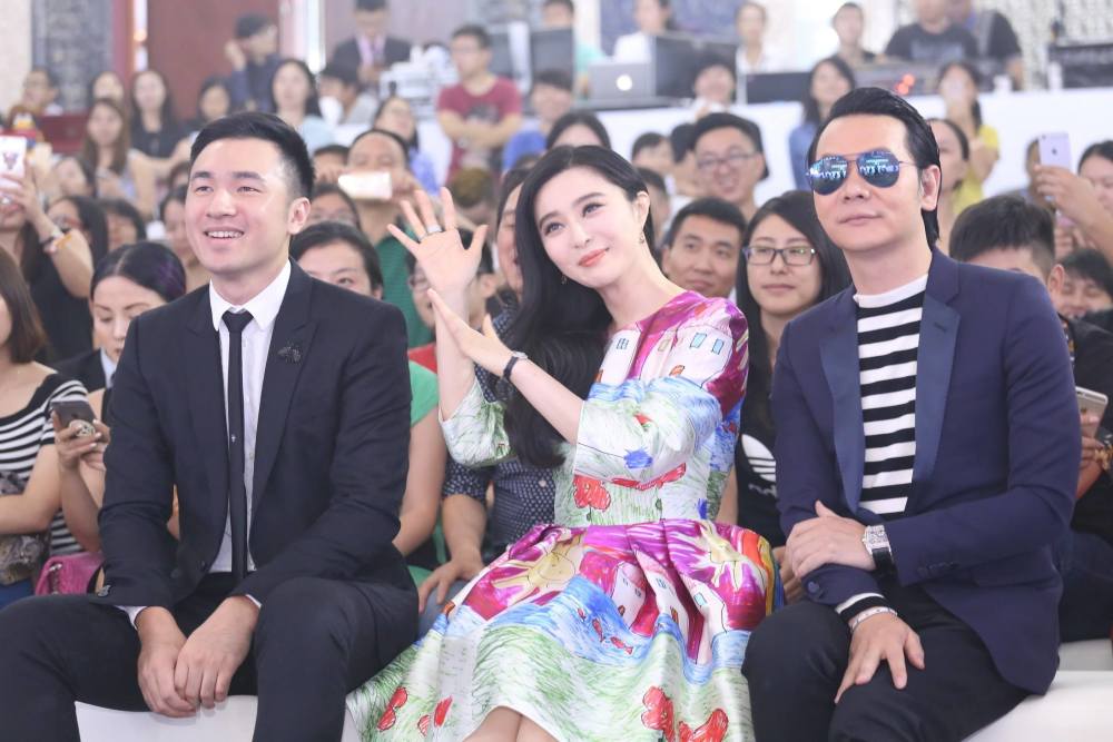 范冰冰|网曝范冰冰李晨早已领证结婚，分手是离婚，秀恩爱的微博至今没删