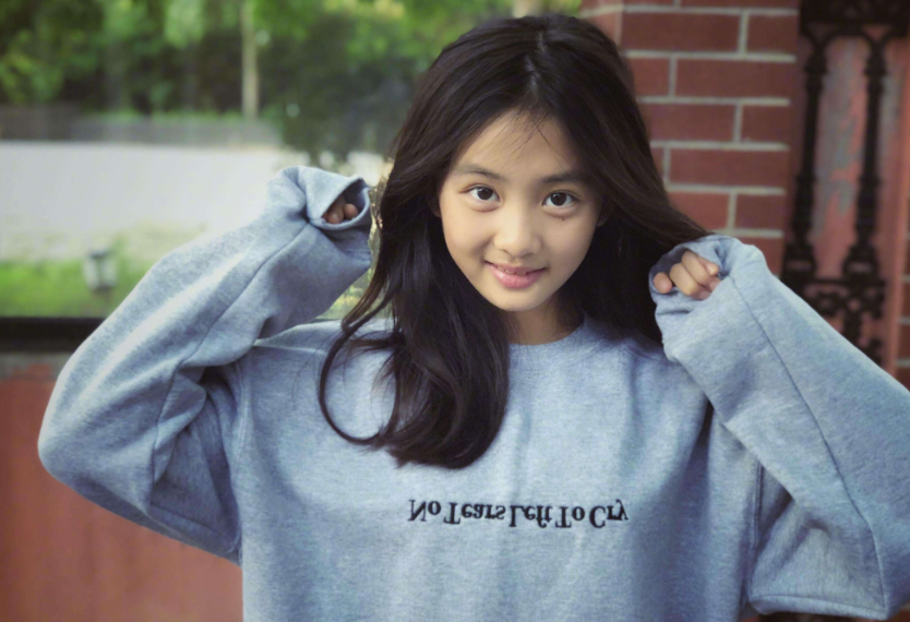 黄磊|有种“长大”叫黄磊女儿，14岁黄多多近照，观众：这气质绝了