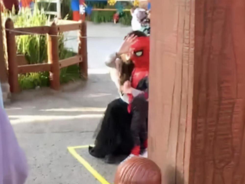 angelababy|baby亮相李佳琦直播间，无滤镜颜值遭网友批评，不复女神水准