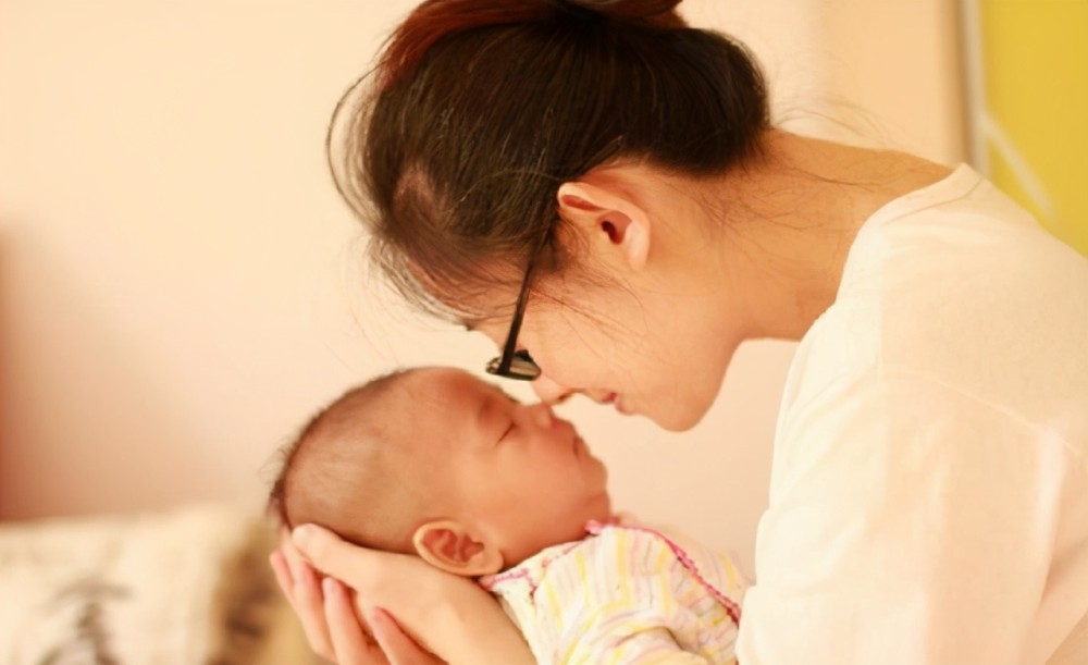 67岁高龄产子引热议天赐满一周岁了如今他们过得怎样