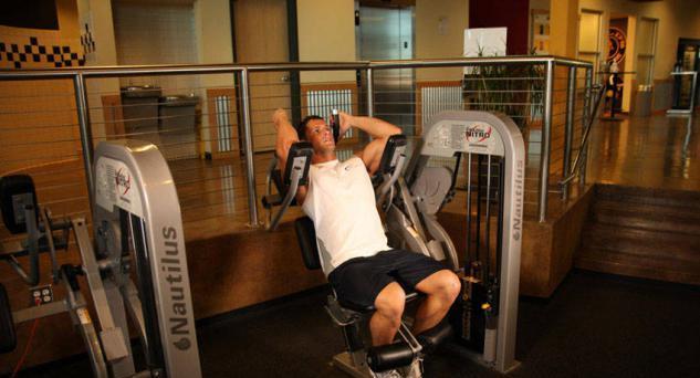 50岁任天野身材太好了吧肌肉紧实健硕八块腹肌男子气概十足