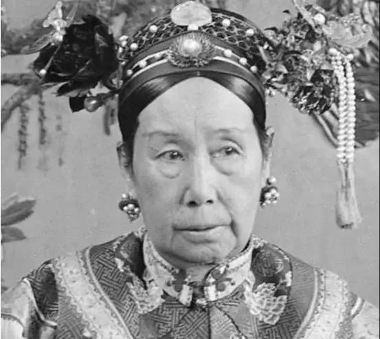 宣埃蒙德·巴恪思|八国联军睡了慈禧的床，还刻了一行外语，慈禧问何义？没人敢翻译