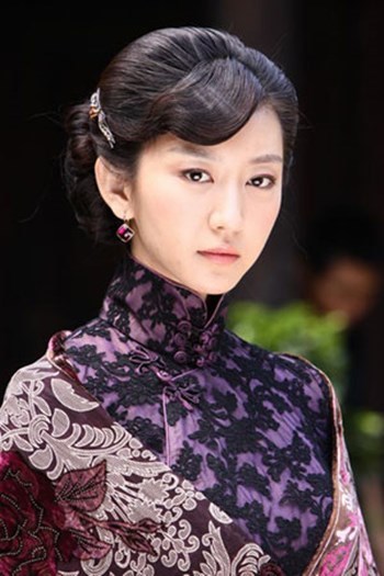 2014年,与曹征搭档主演《战火连天》.