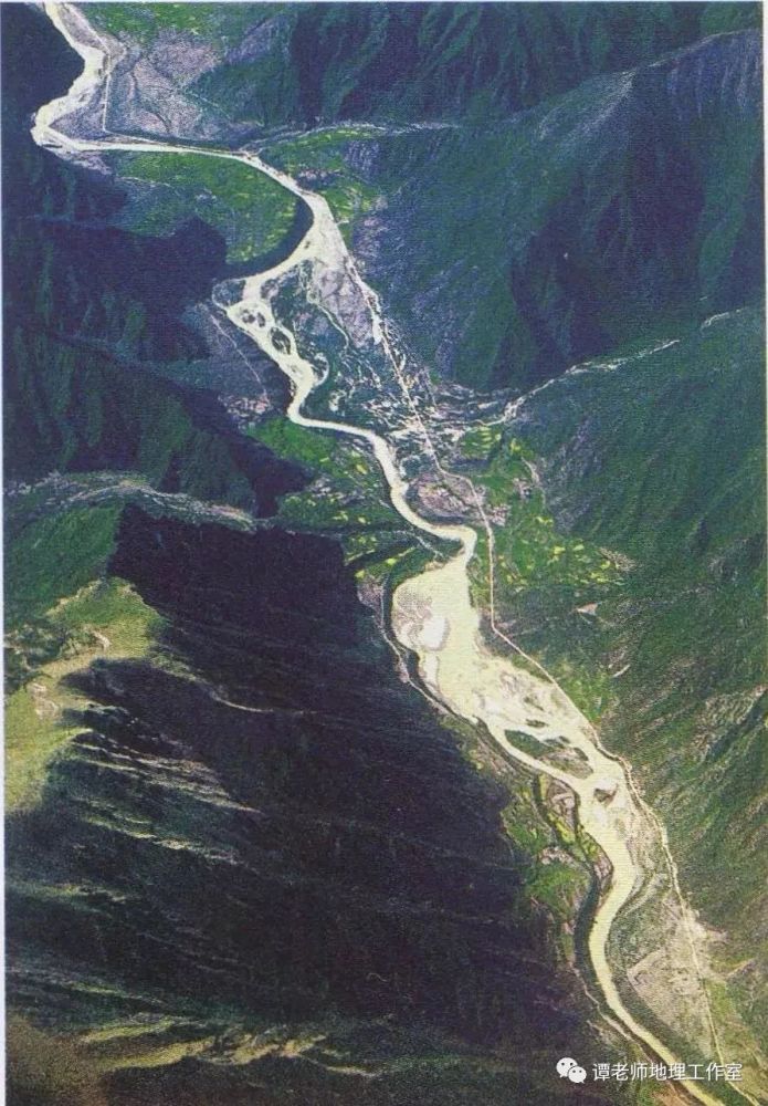 雅鲁藏布大峡谷是喜马拉雅山运动和江水的冲刷形成的 3雅鲁藏布大