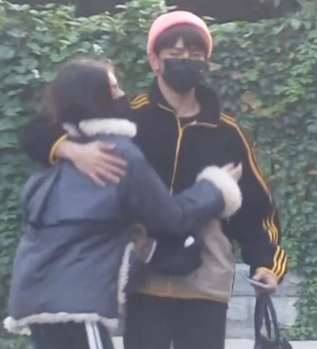 周震南|男版曲婉婷？周震南父母被曝欠债上亿，他却享受在虚假的富二代人设中