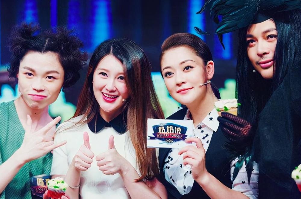 甘薇|甘薇罕曝近况，穿多年前旧衣出席豪华庆生宴，与干女儿热舞站前排