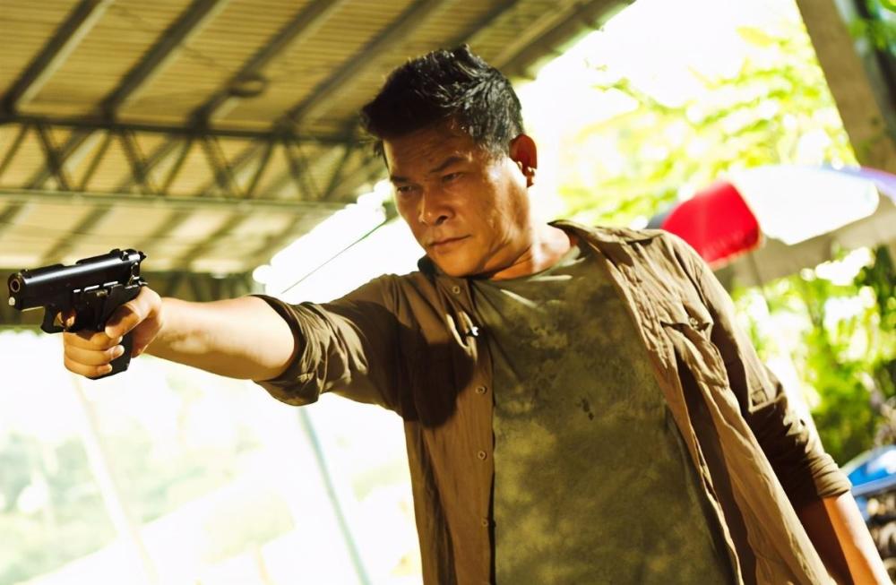 澎恰恰|台媒曝艺人澎恰恰被8辆警车包围当场带走，目击者还原现场