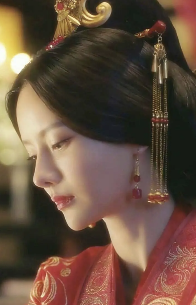 曾被赵丽颖力捧,金瀚认爱大6岁"最美甄宓",网友盼他珍惜佳人